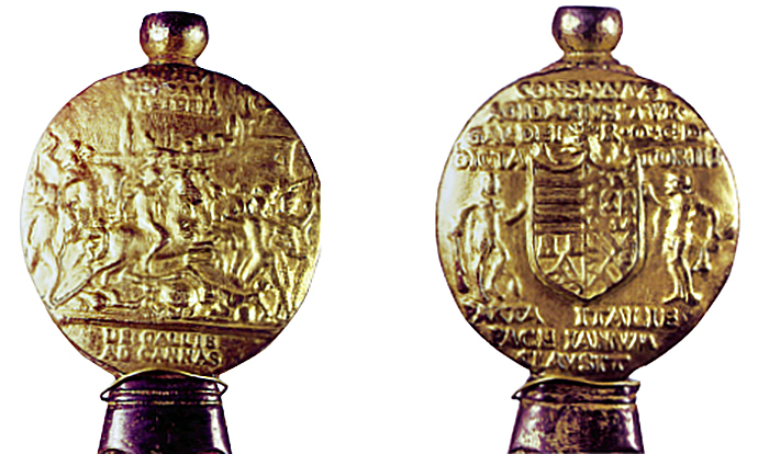 Obverse and reverse of the gilt bronze hilt for the sword of Gonzalo de Córdoba, ca. 1504-15 (Royal Armoury of Madrid, inv. G 29)